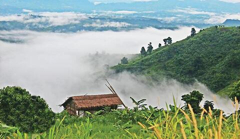 ဆောင်းရာသီမာ နှင်းကြက်နီပါရေ